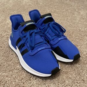 Adidas Running Shoe, men 6/women’s 7.5, blue